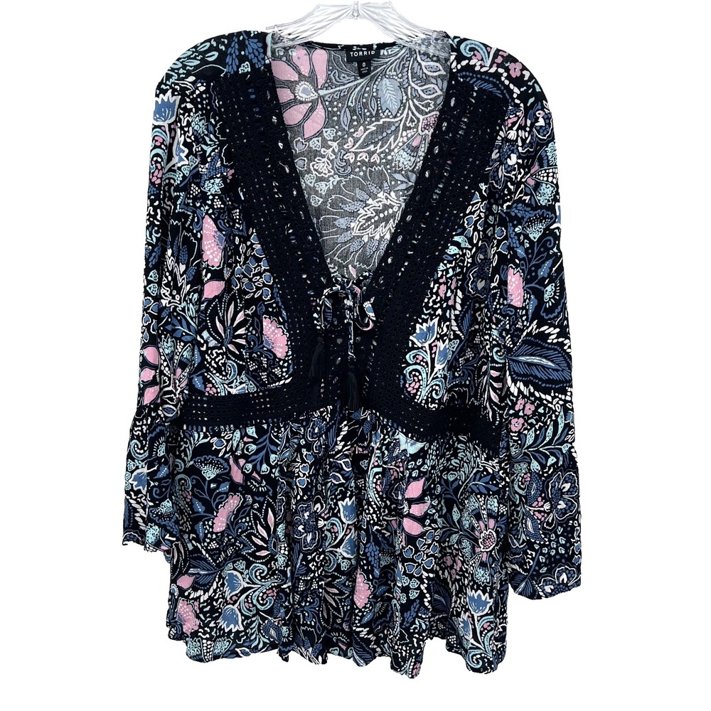 TORRID Women's Sz 0 (L) Black Floral Crocheted Lace V-Neck Flutter-Sleeve Shirt